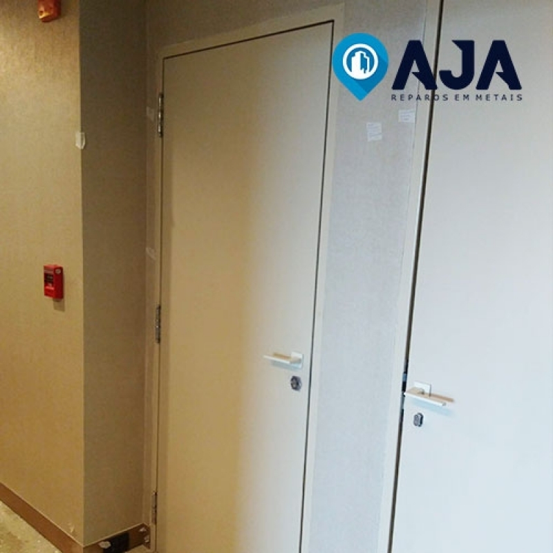 Reparo de Porta Corta Fogo para Apartamento Valor Alphaville Industrial - Reparo de Porta Corta Fogo para Apartamento